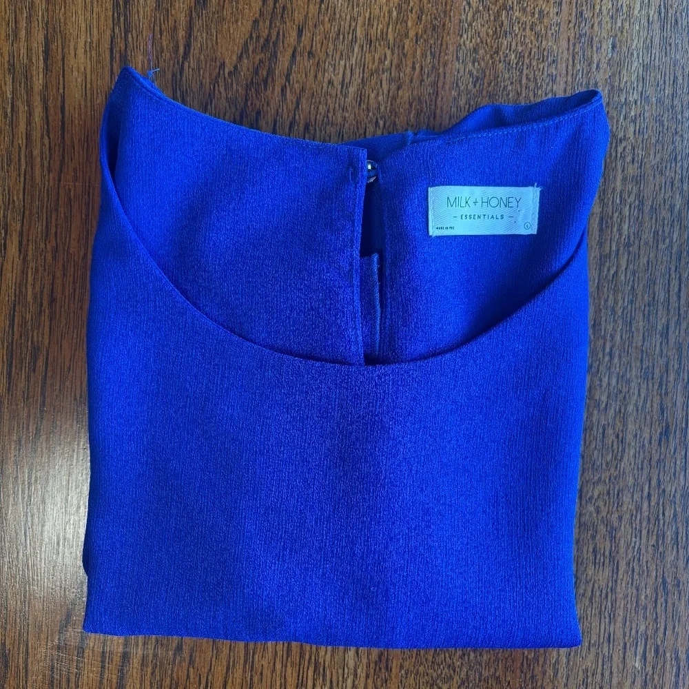 Blue short sleeve ruffle blouse Milk + Honey size L - Picture 10 of 10